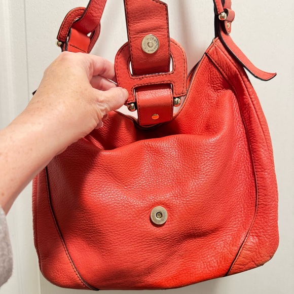 Vintage Etienne Aigner large coral Leather Shoulder Bag, snap closure - Picture 9 of 14